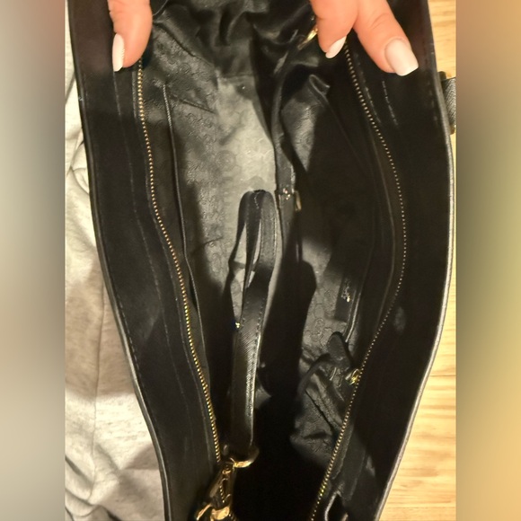 Michael Kors Elegant Black Satchel - Picture 2 of 4